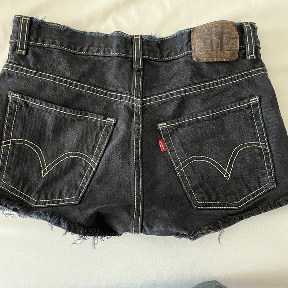 Levis red tab black jean shorts - Picture 2 of 2